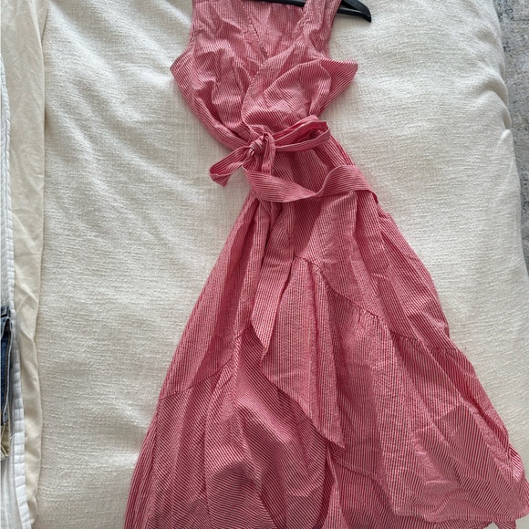 Red seek sucker striped dresss - Picture 3 of 4